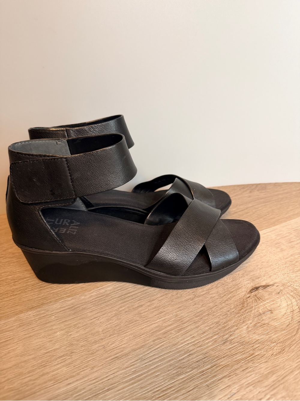 Naturalizer Rivera Black Wedge Sandals size 7.5
